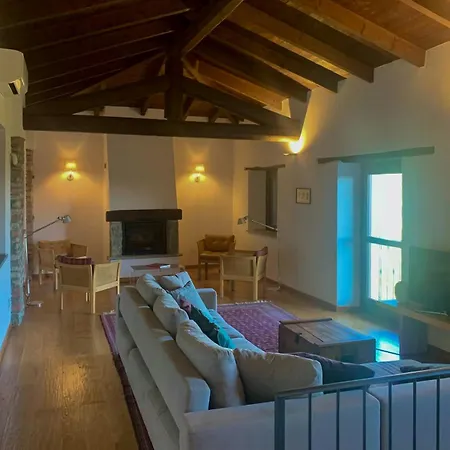 Villa With Pool And Vineyard Views In Piedmont *