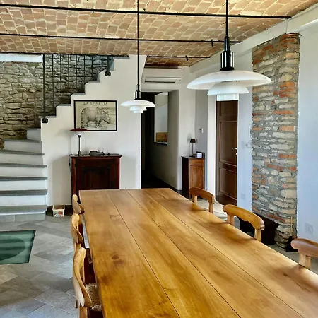 Сasa de vacaciones Villa With Pool And Vineyard Views In Piedmont *